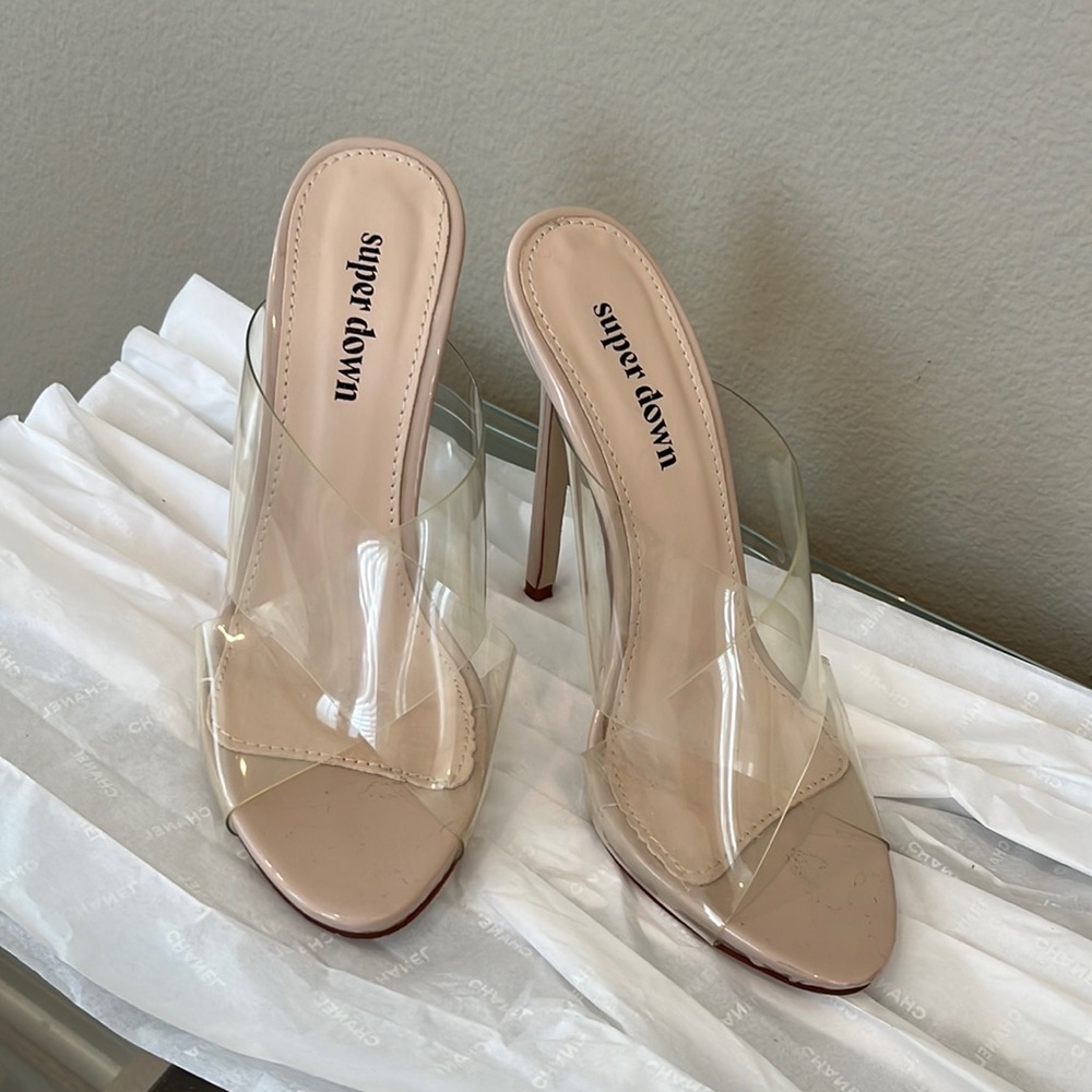 Super Down 4” heel with plastic straps.